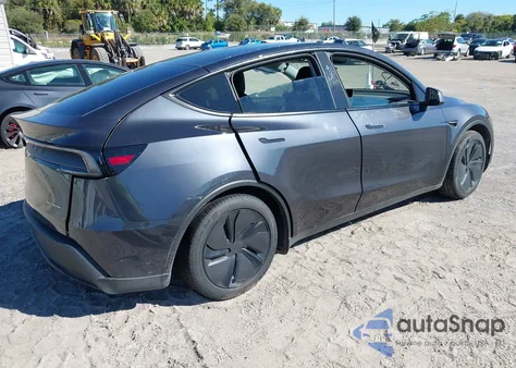 2026 Tesla Model Y Long Range Dual Motor All-Wheel Drive/Long Range Launch Series z USA, uszkodzony, nr VIN 7SAYGDEE4TA387636